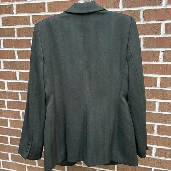 Armani Collezioni Dark Gray Suit Jacket - Size 6 - Elegant and Stylish! - Picture 6 of 9